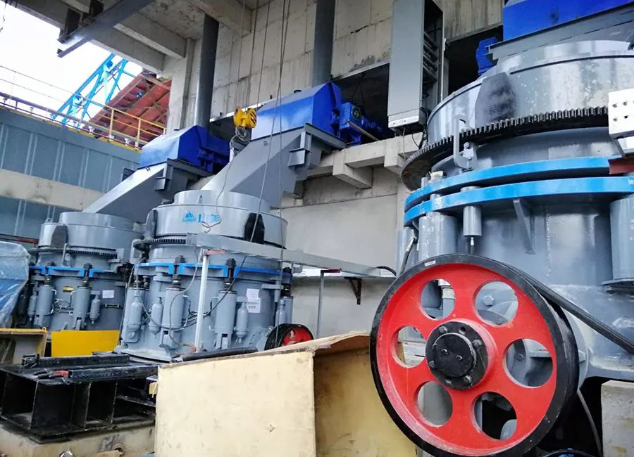 SMS系列多缸液壓圓錐破碎機，精品骨料生產(chǎn)線的理想選擇