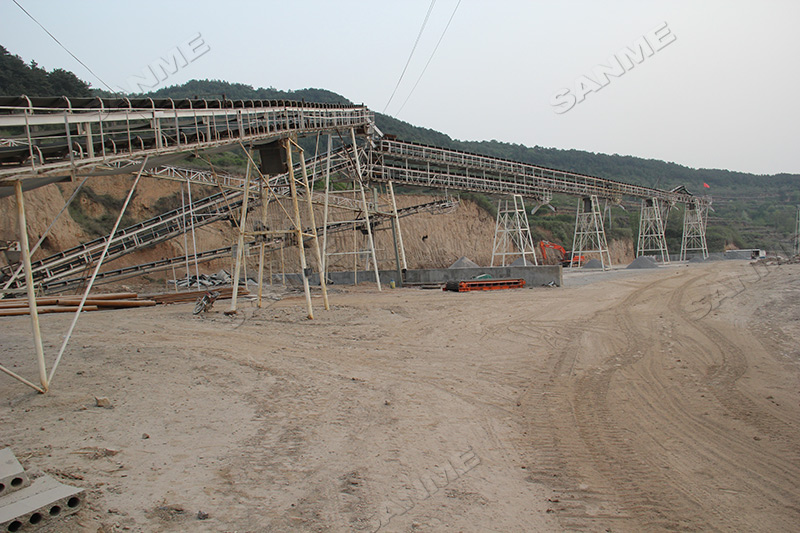 碎石生產(chǎn)線應(yīng)該選擇固定式還是移動式？